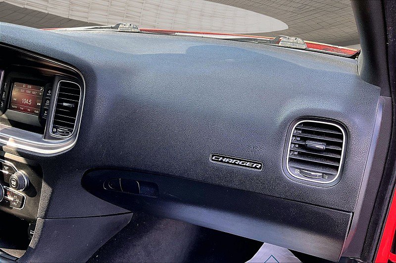 Used 2017 Dodge Charger SE RWD image 13