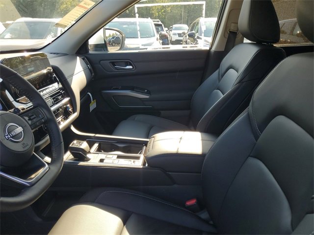 New 2025 Nissan Pathfinder SL image 8