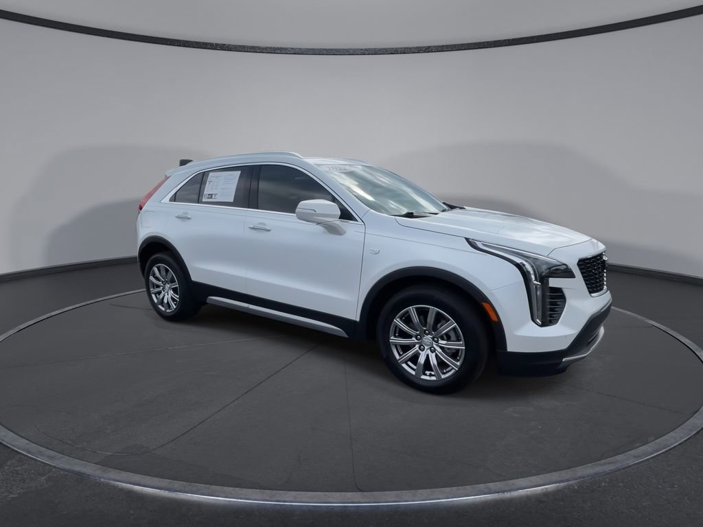 Used 2022 Cadillac XT4 Premium Luxury w/ Enhanced Visibility Package FWD image 2