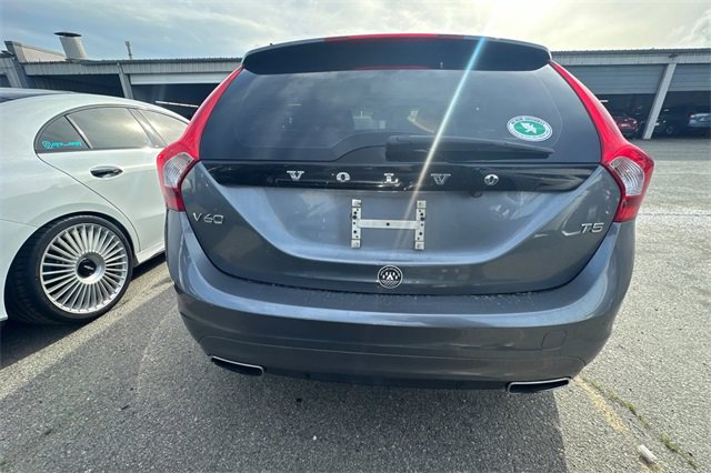 Used 2017 Volvo V60 T5 Platinum image 4