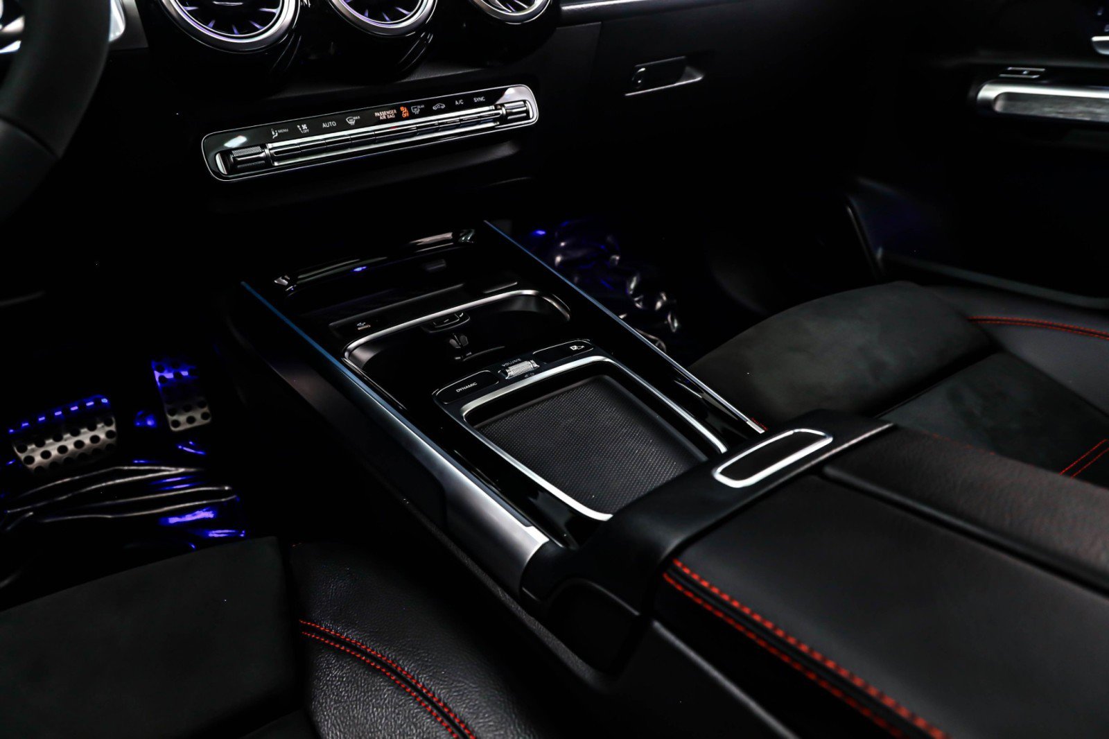 New 2025 Mercedes-Benz GLB 35 AMG 4MATIC image 6