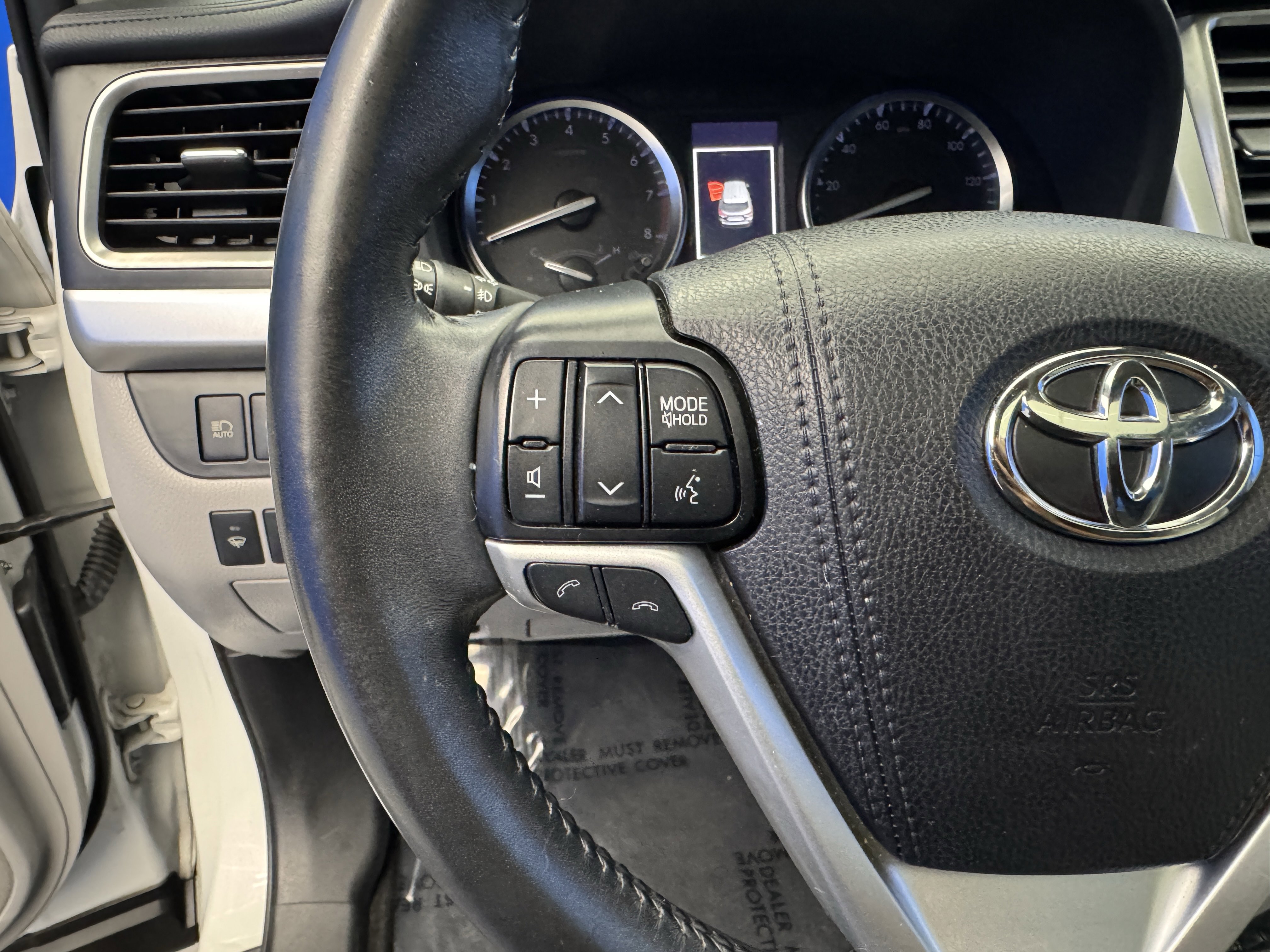 Used 2019 Toyota Highlander XLE image 16