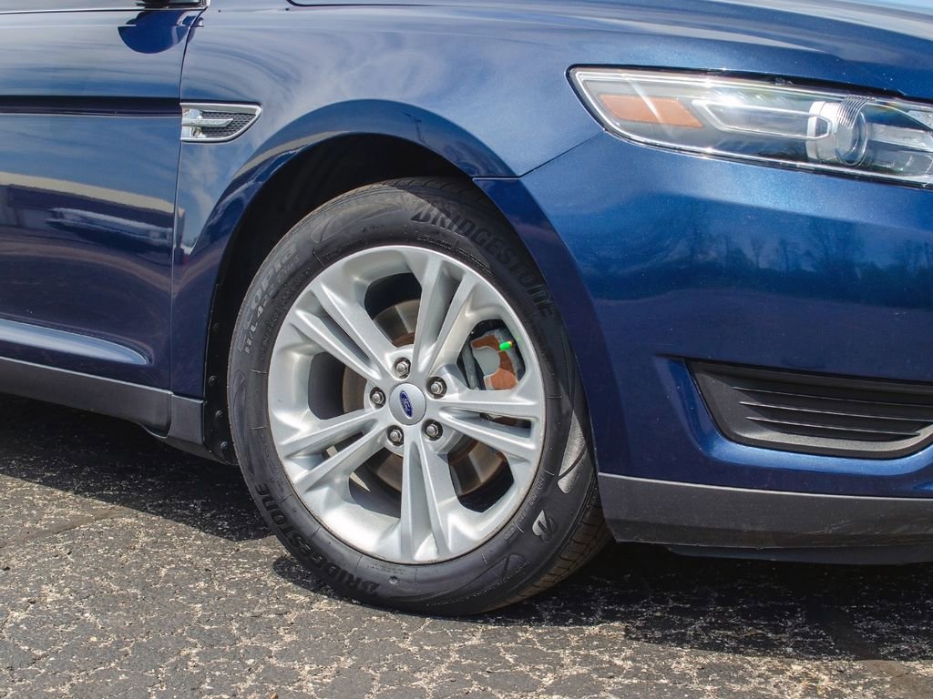 Used 2017 Ford Taurus SE FWD image 12
