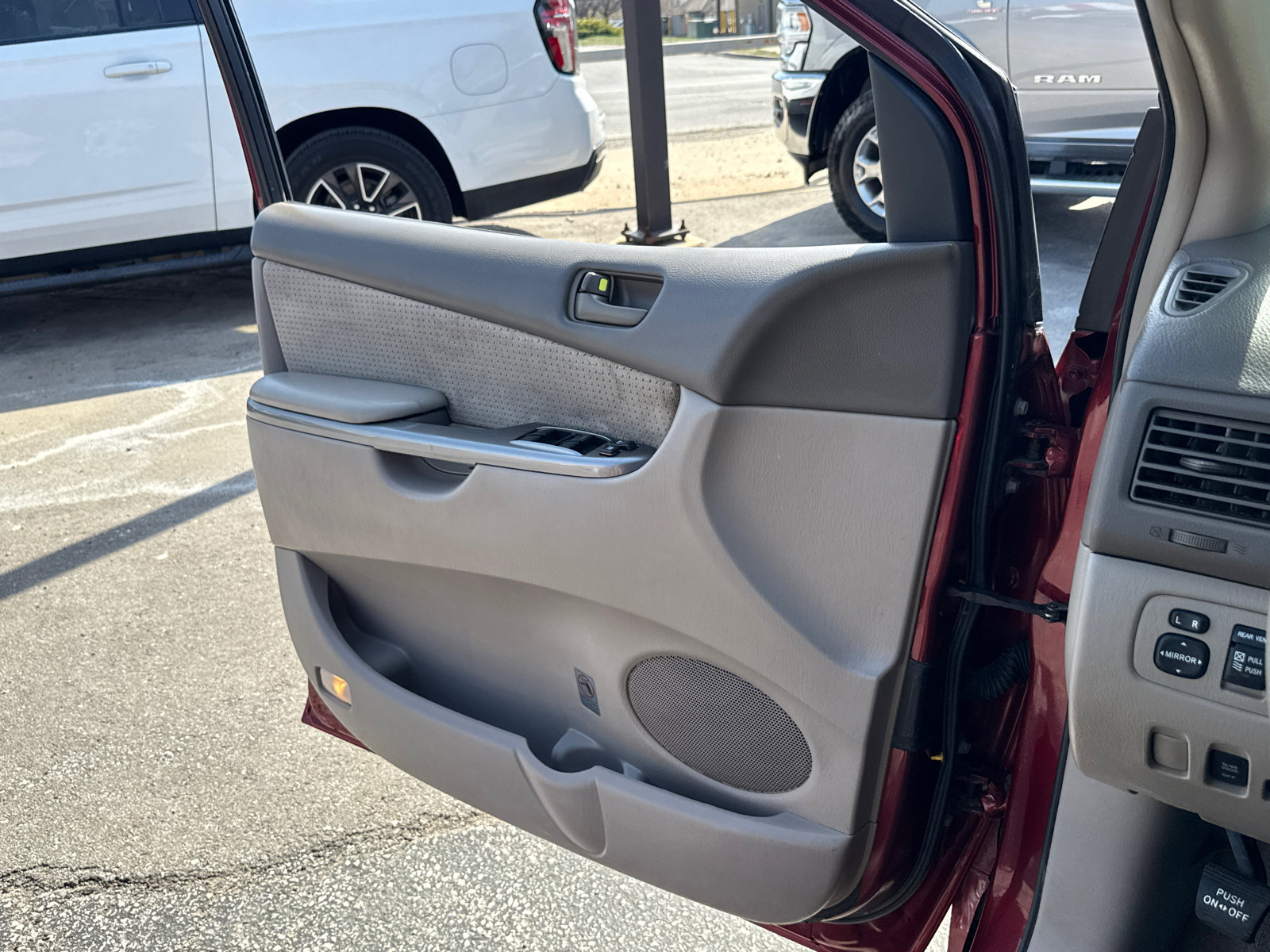 Used 2009 Toyota Sienna FWD image 14