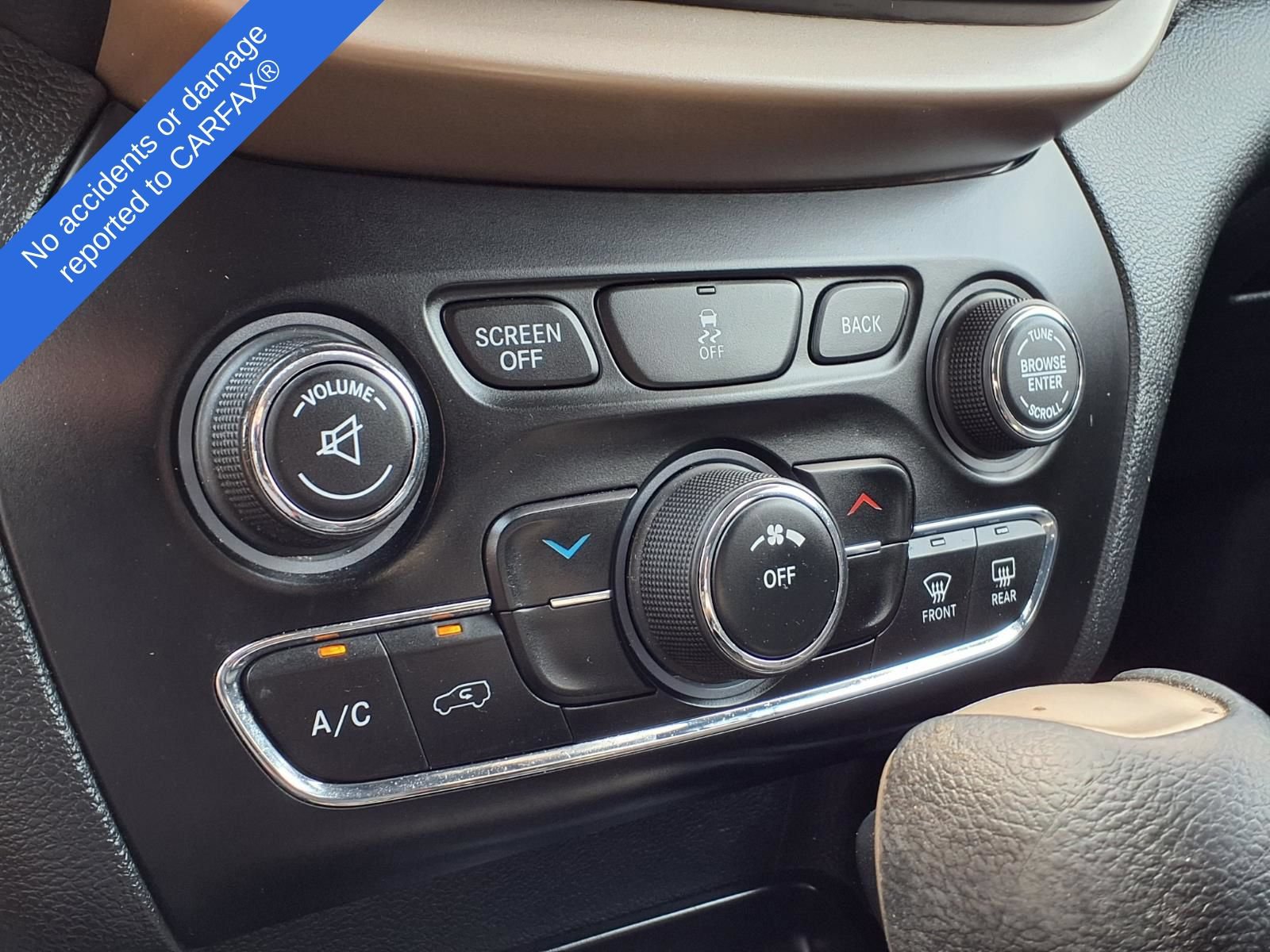 Used 2016 Jeep Cherokee Latitude w/ Cold Weather Group FWD image 27