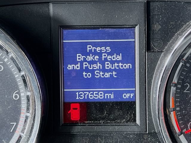 Used 2014 Chrysler Town & Country Touring-L FWD image 9