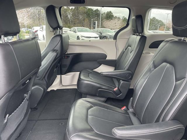 Used 2024 Chrysler Pacifica Touring-L image 5