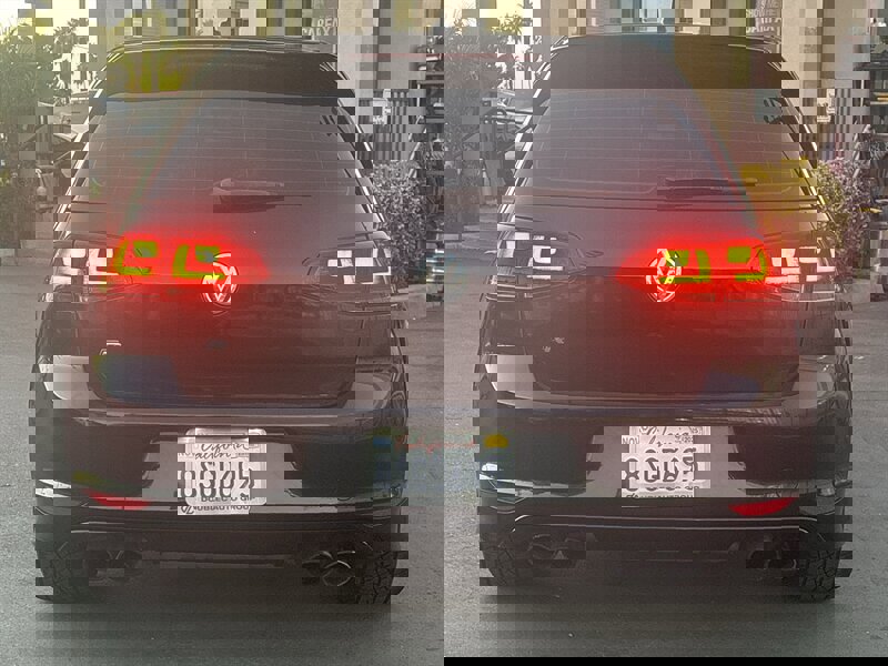 Used 2016 Volkswagen Golf 4-Door image 8