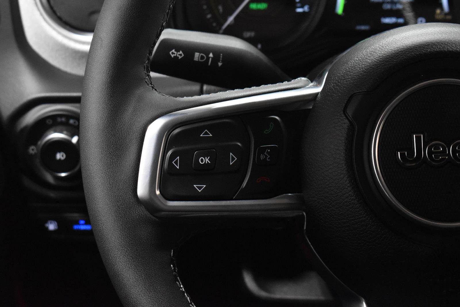 Used 2025 Jeep Wrangler Sahara image 8