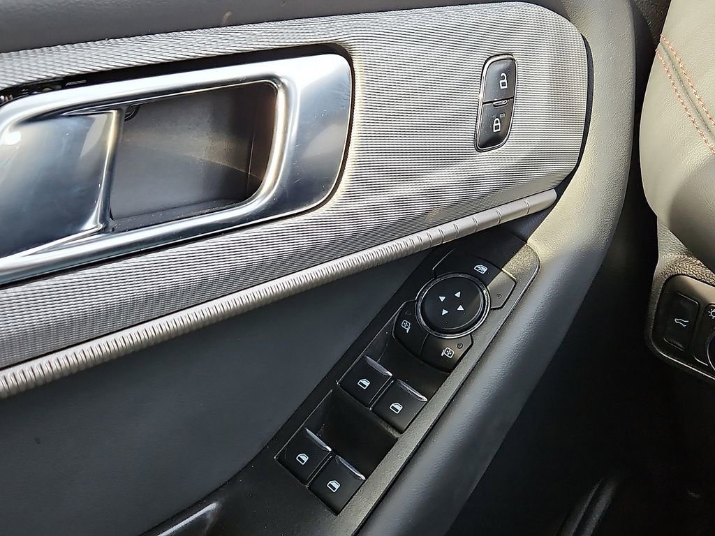 Used 2025 Ford Explorer Active image 16