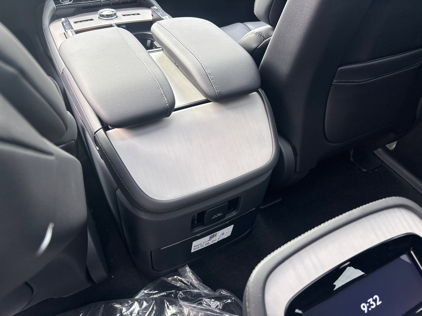 New 2026 Lincoln Navigator Reserve w/ Jet Appearance Package image 32