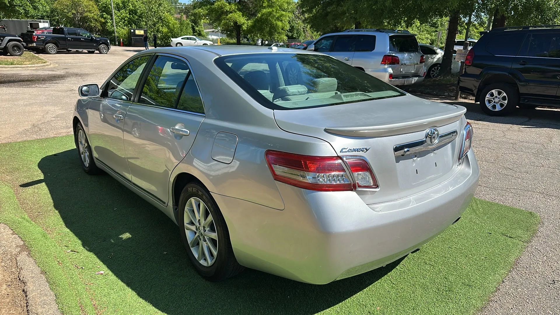 Used 2011 Toyota Camry XLE w/ SE/XLE Extra-Value Pkg FWD image 5