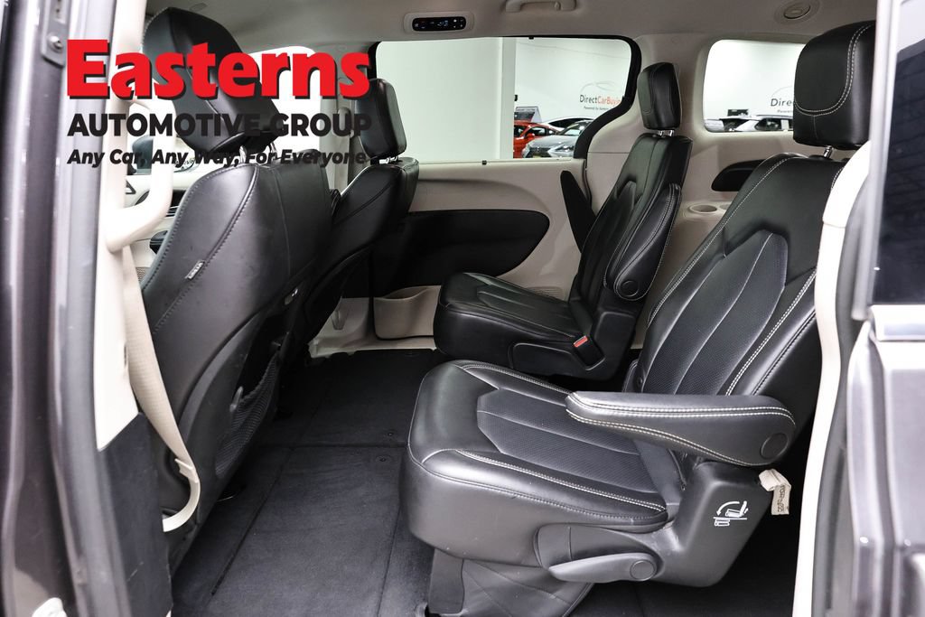 Used 2023 Chrysler Pacifica Touring-L FWD image 22