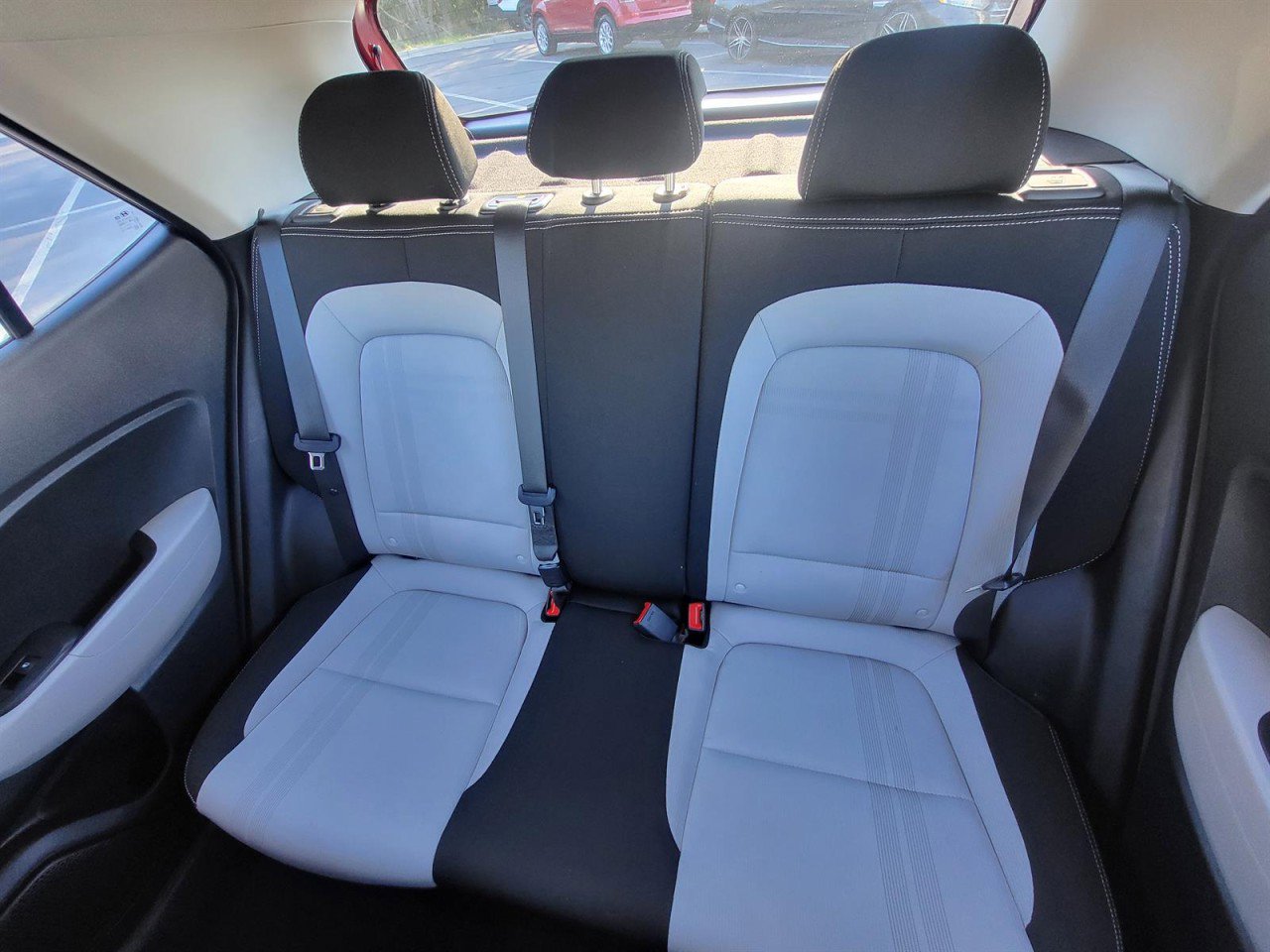 Used 2025 Hyundai Venue SEL image 13