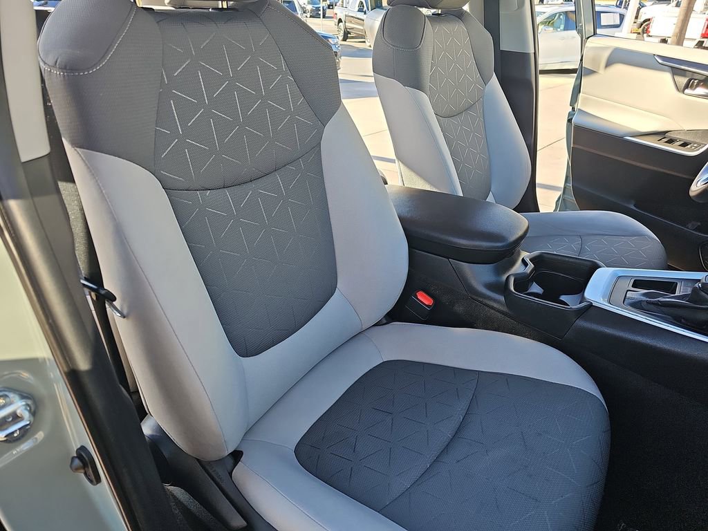 Used 2021 Toyota RAV4 XLE image 10