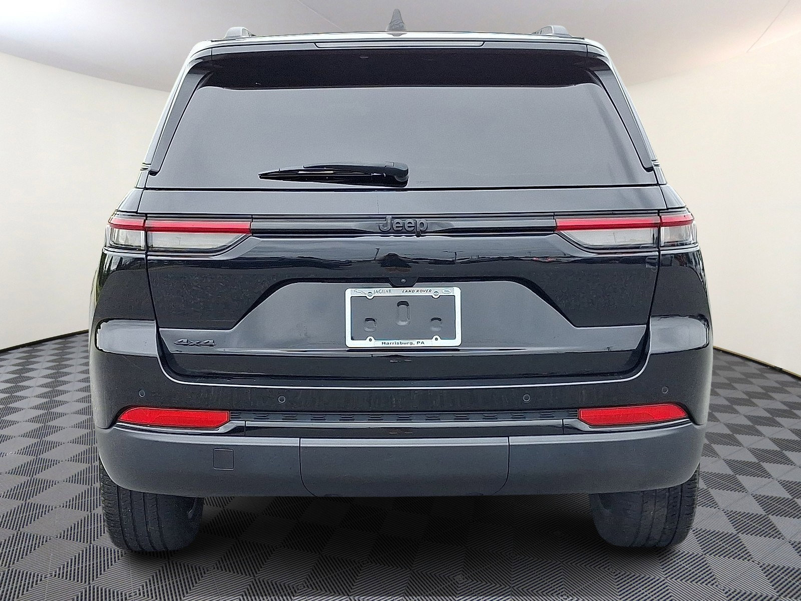 Used 2023 Jeep Grand Cherokee Altitude image 5