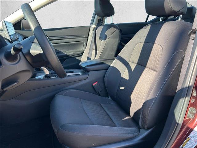Used 2025 Nissan Altima 2.5 SV FWD image 14