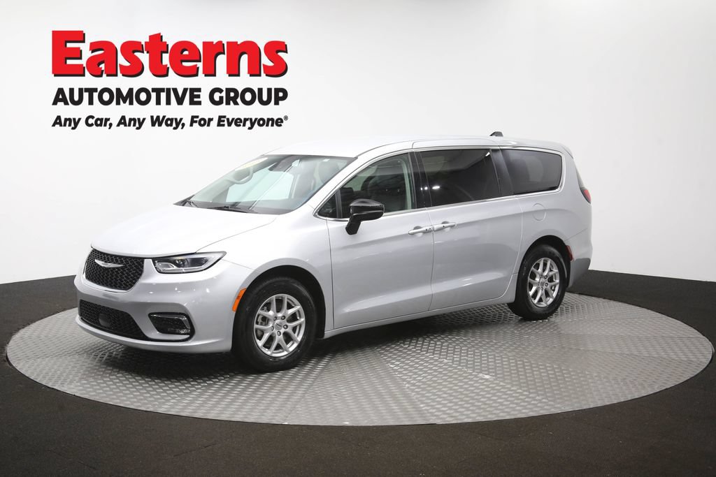Used 2024 Chrysler Pacifica Touring-L FWD image 58