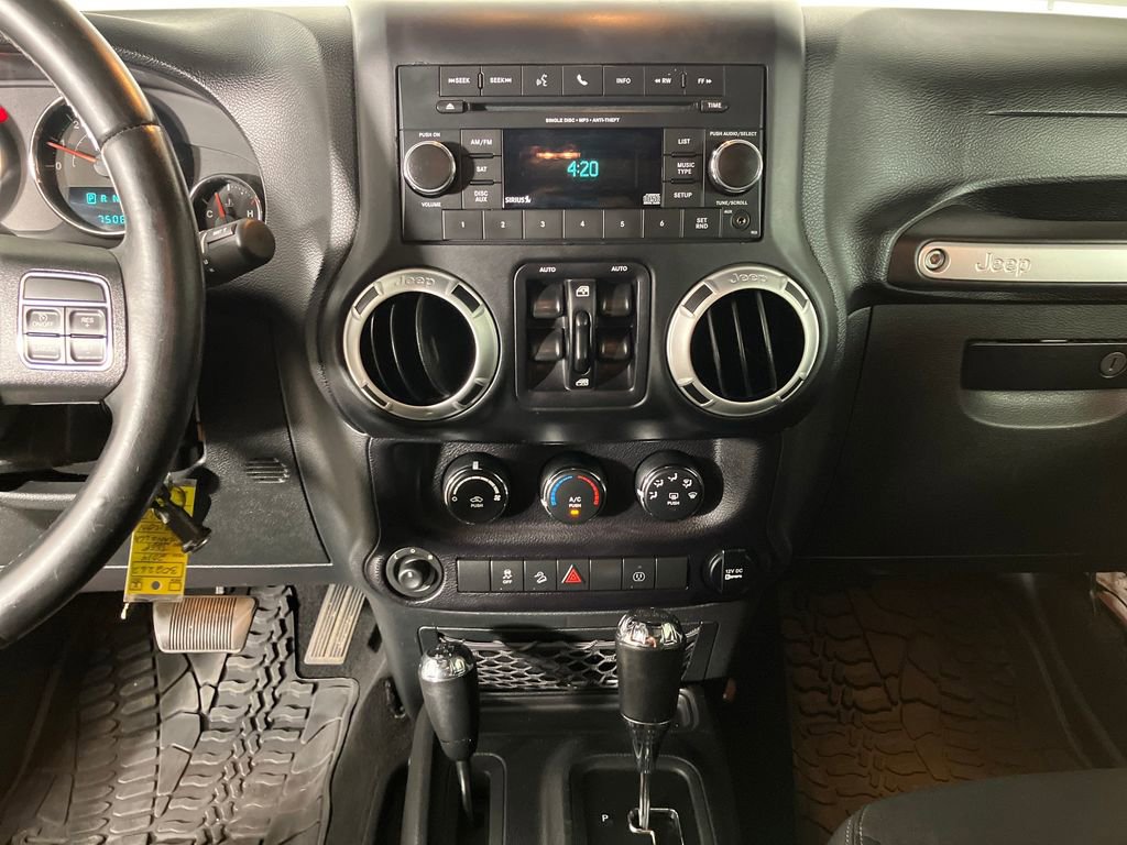 Used 2014 Jeep Wrangler Unlimited Rubicon w/ Connectivity Group image 26