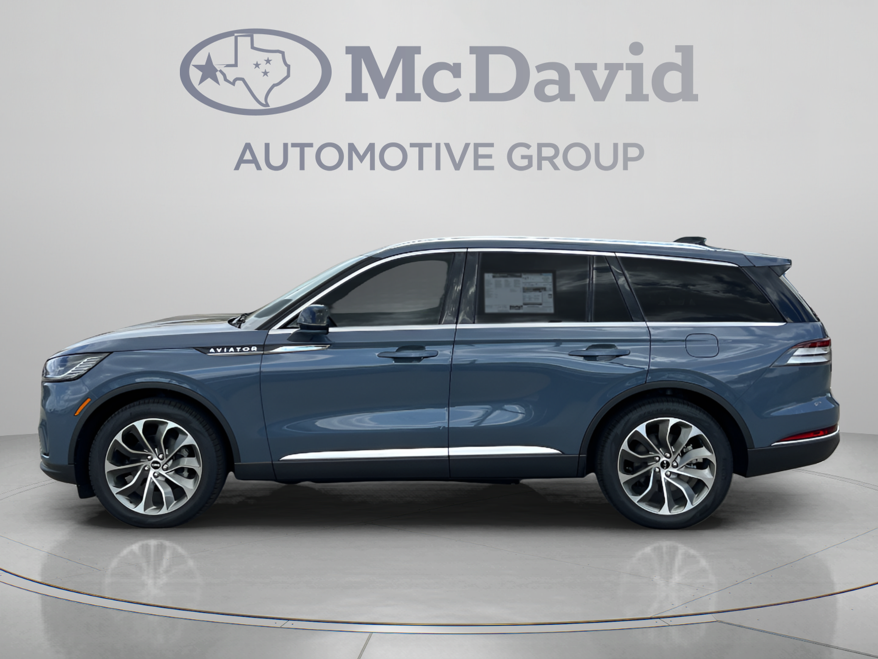 New 2026 Lincoln Aviator Reserve w/ Illumination Package RWD image 4