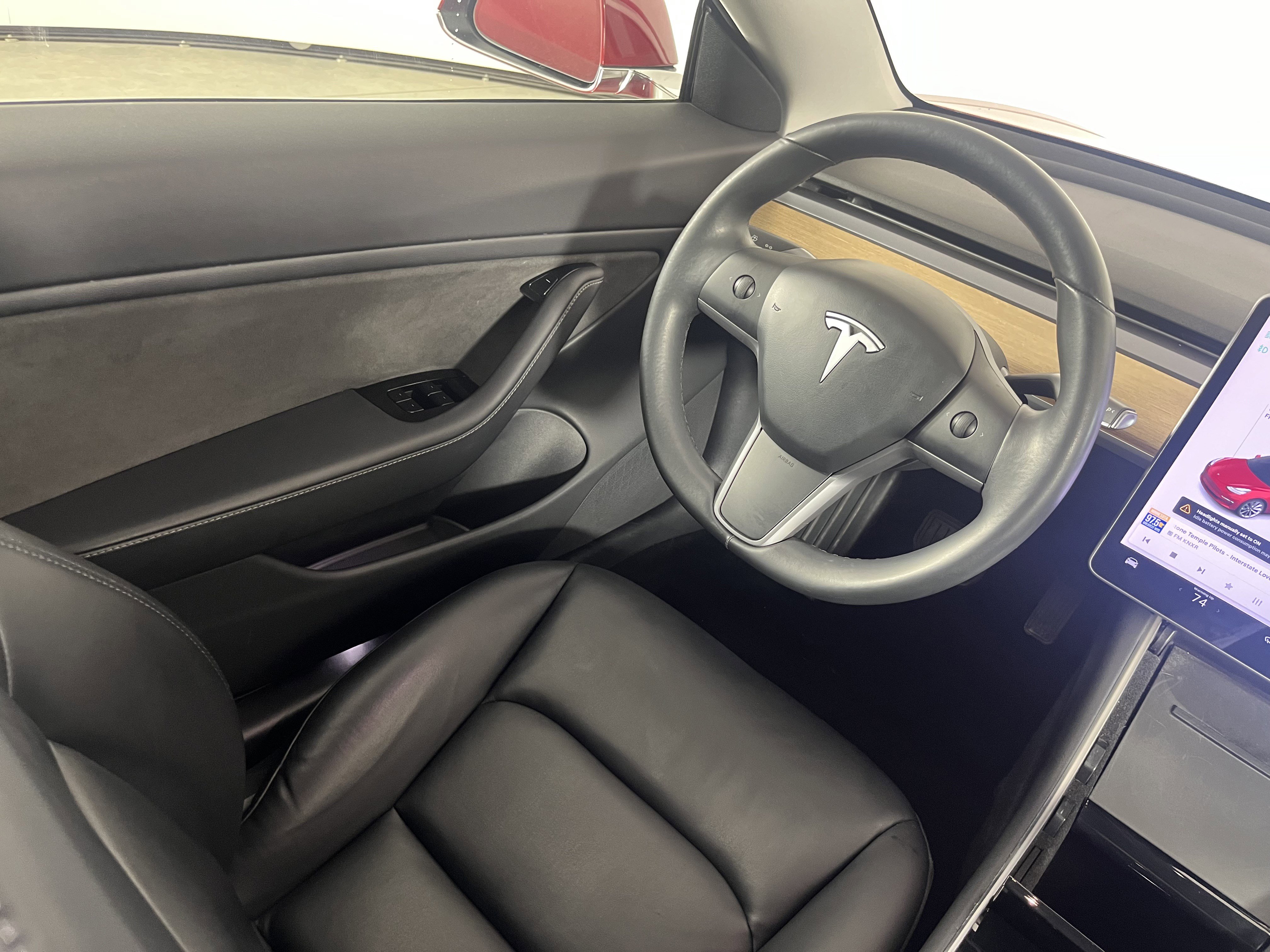 Used 2018 Tesla Model 3 Long Range image 9