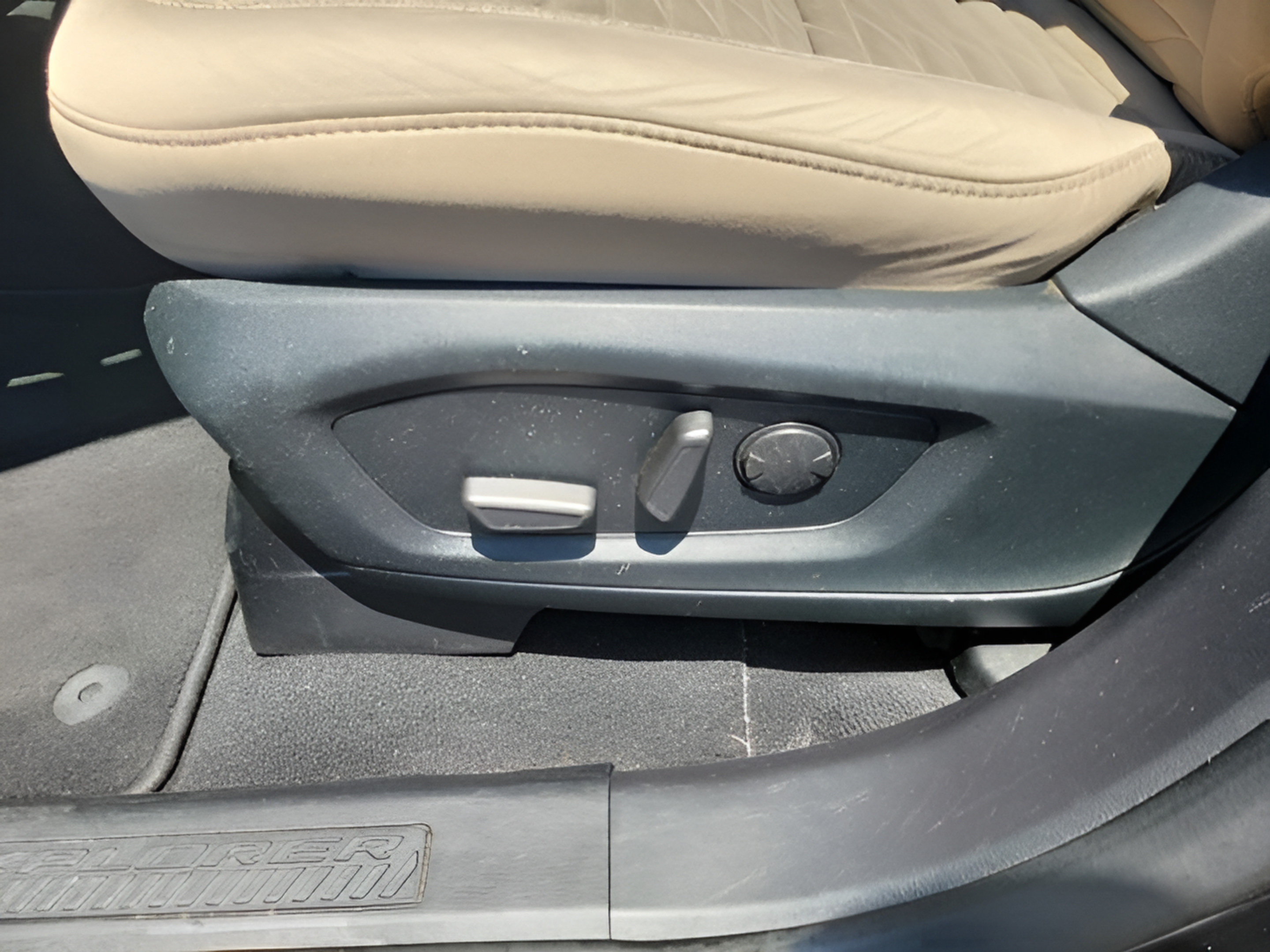 Used 2020 Ford Explorer XLT RWD image 18