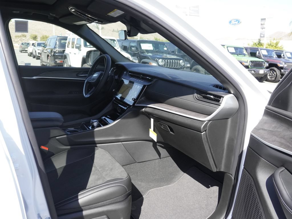 New 2026 Jeep Grand Cherokee Altitude AWD/4WD image 23