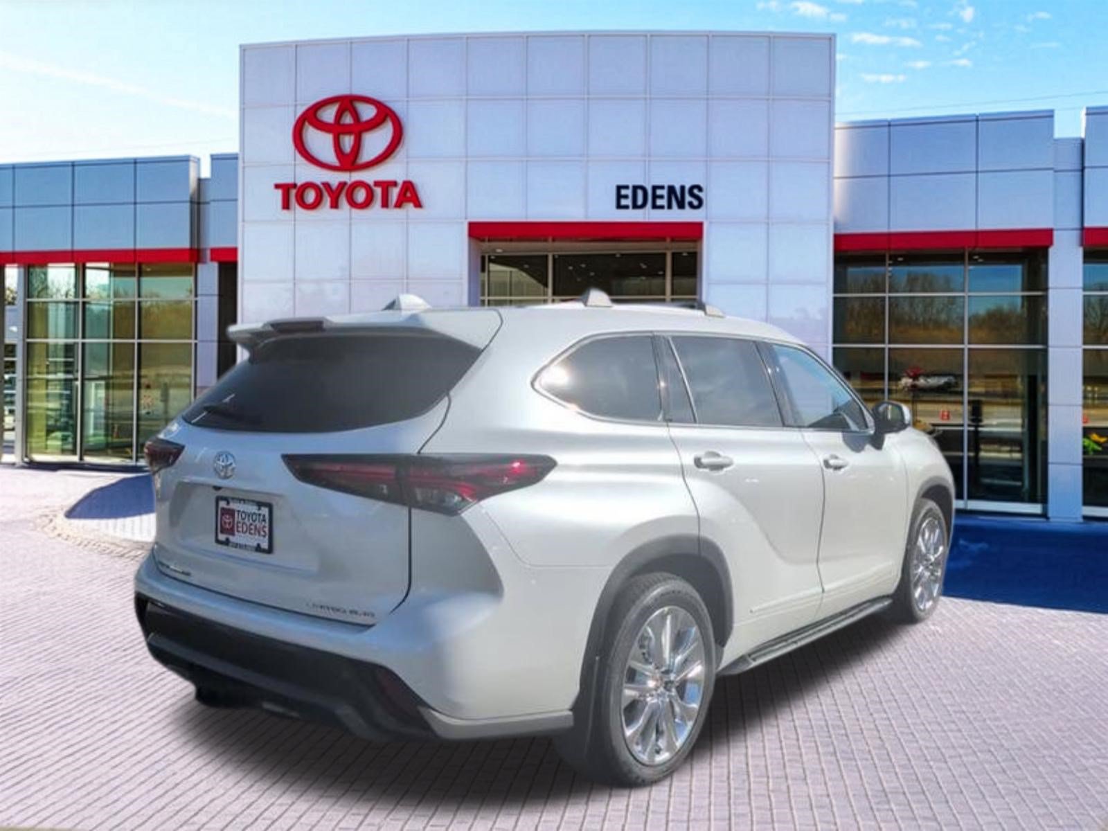 New 2026 Toyota Highlander Limited AWD/4WD image 3