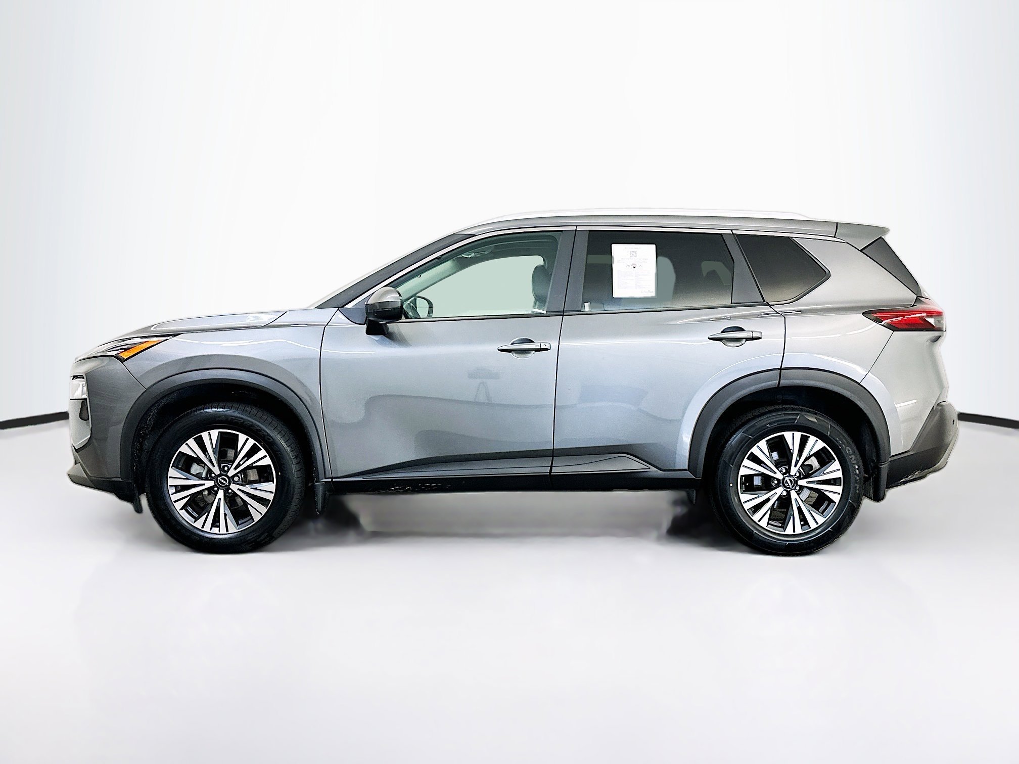 Used 2023 Nissan Rogue SV w/ SV Premium Package image 4