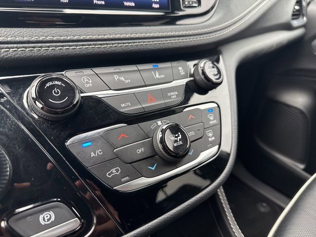 Used 2025 Chrysler Pacifica Limited image 39