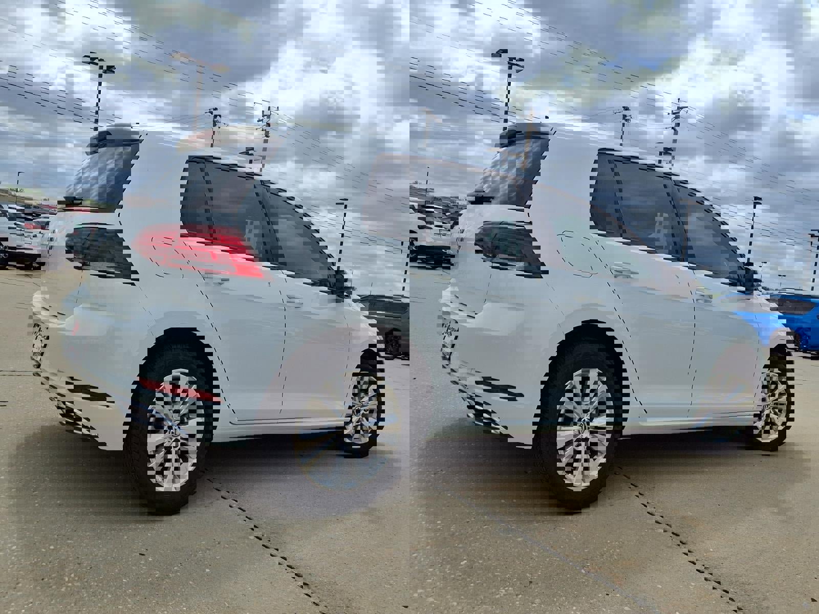 Used 2020 Volkswagen Golf 4-Door image 32