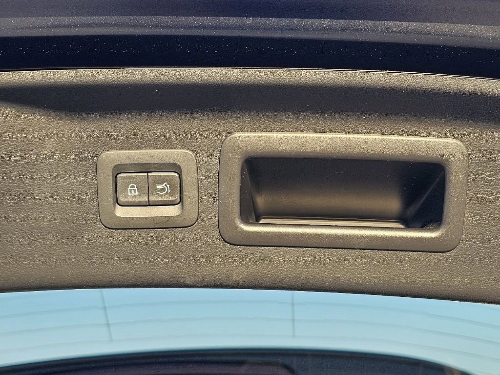 Certified 2025 MAZDA CX-70 Plug-In Hybrid w/ Premium Pkg AWD/4WD image 14