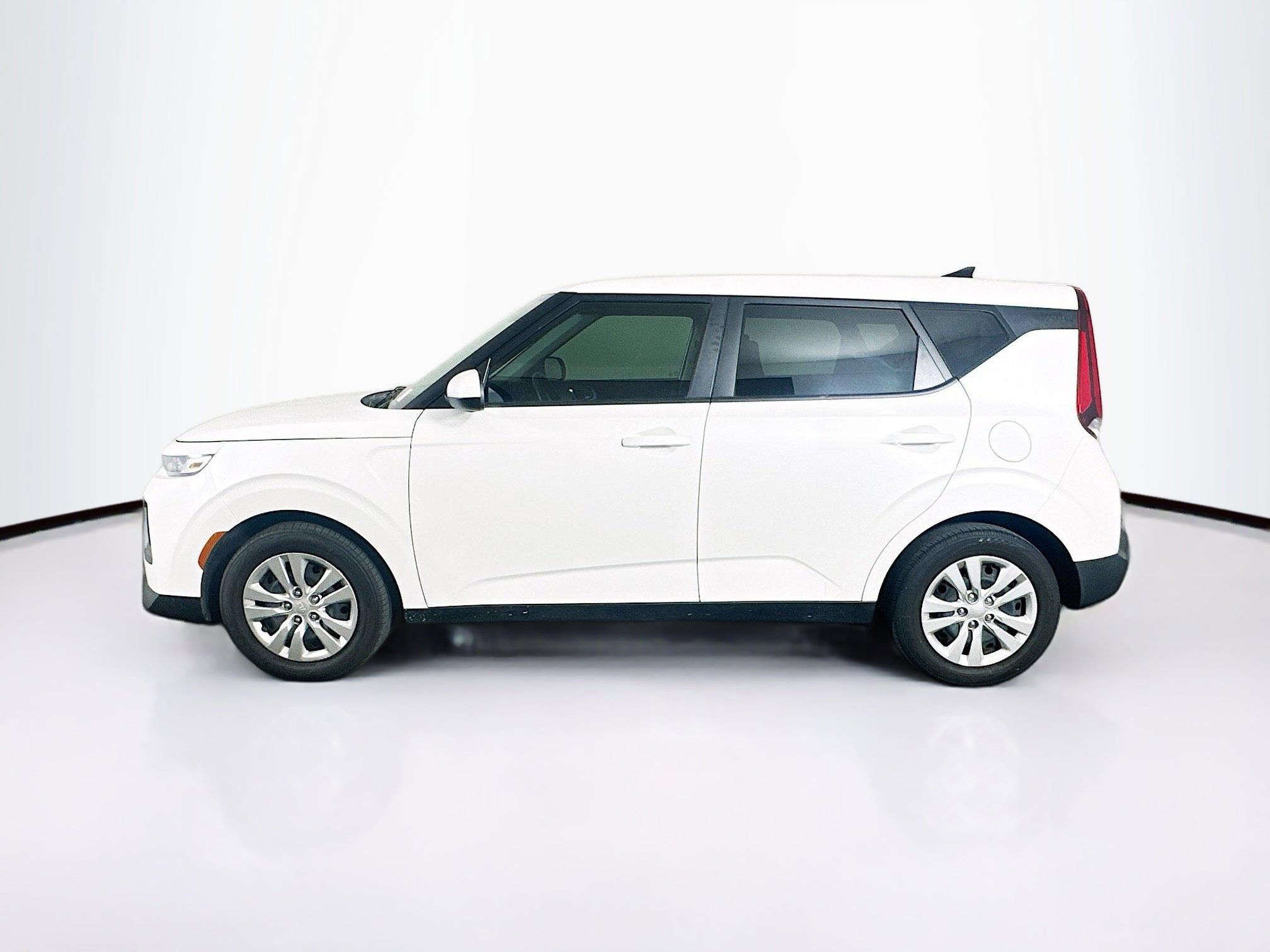 Used 2021 Kia Soul LX FWD image 4