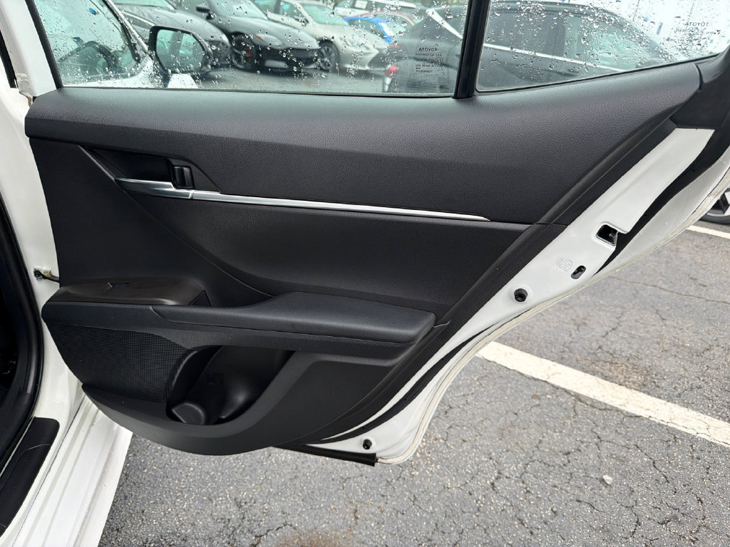 Used 2022 Toyota Camry SE w/ Carpet Mat Package (TMS) FWD image 16