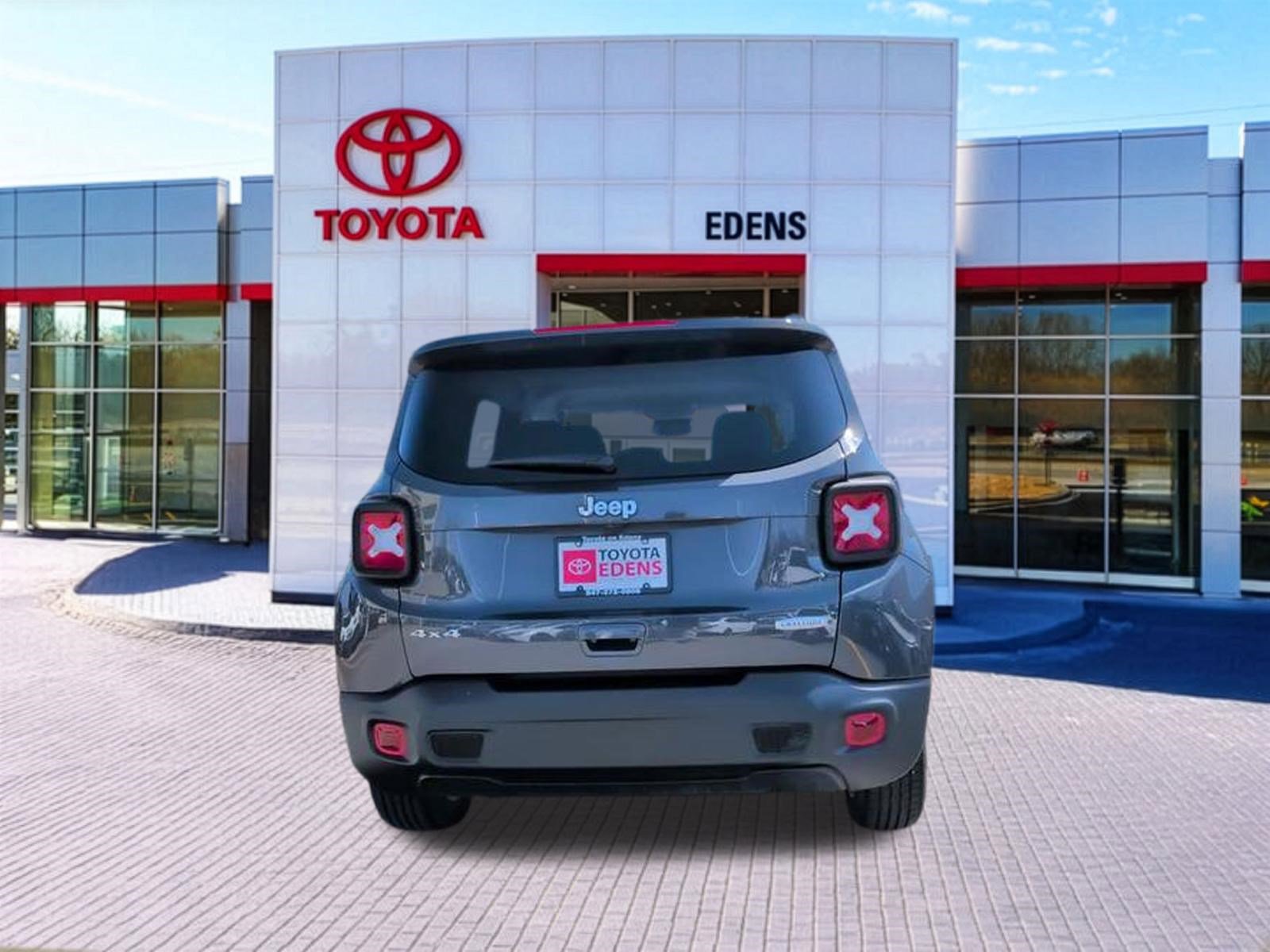 Used 2022 Jeep Renegade Latitude w/ Convenience Group AWD/4WD image 4