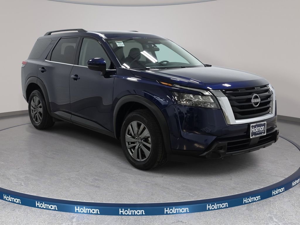 Used 2025 Nissan Pathfinder SV image 4