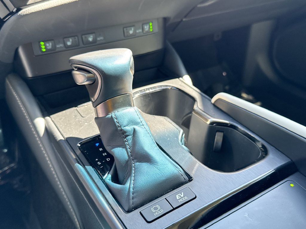 Used 2025 Lexus ES 300h w/ Premium Package FWD image 30