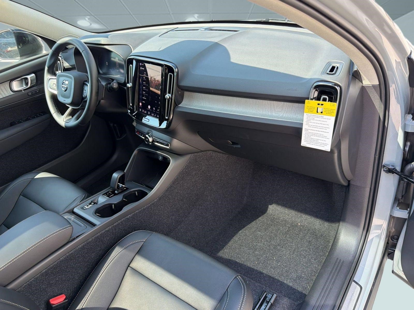 New 2026 Volvo XC40 B5 Core w/ Climate Package AWD/4WD image 31