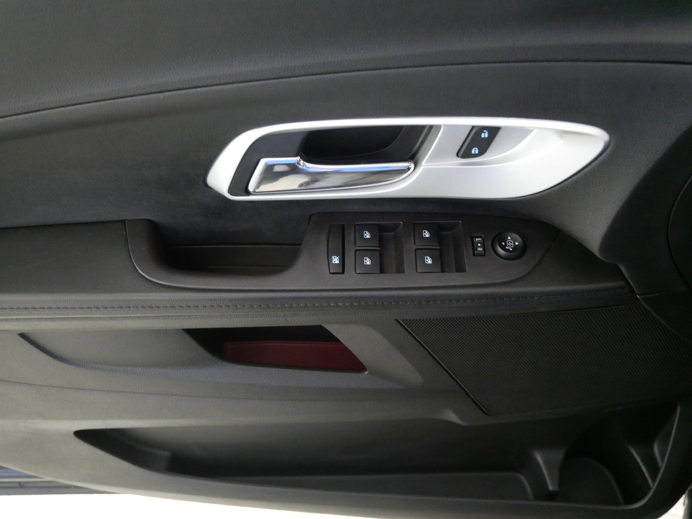 Used 2016 Chevrolet Equinox LT w/ Convenience Package image 19