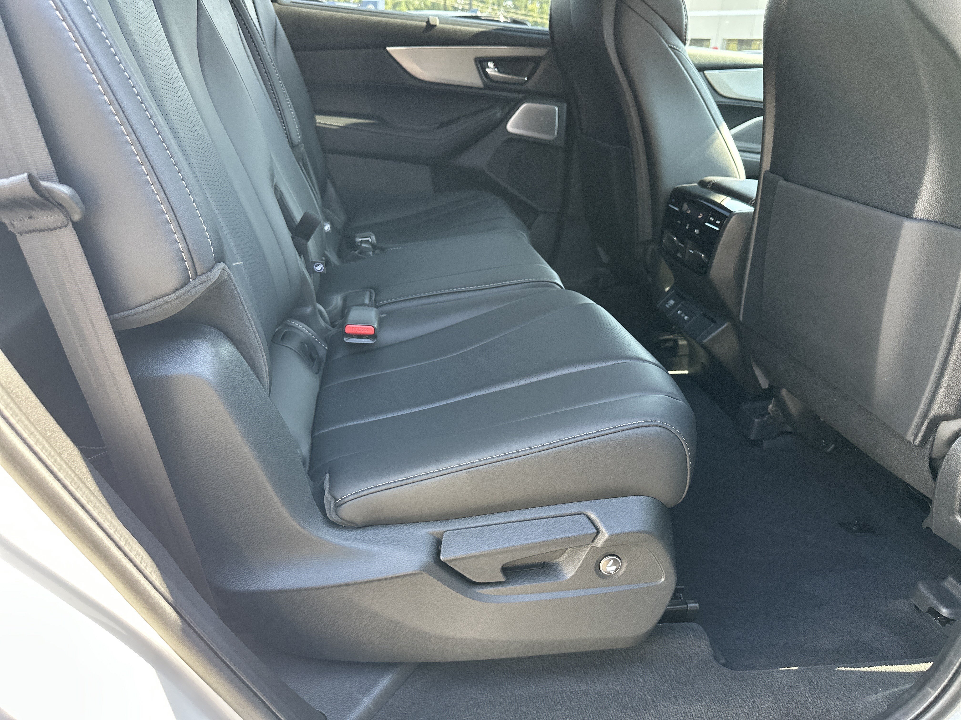 Certified 2026 Acura MDX w/ Technology Package FWD image 17