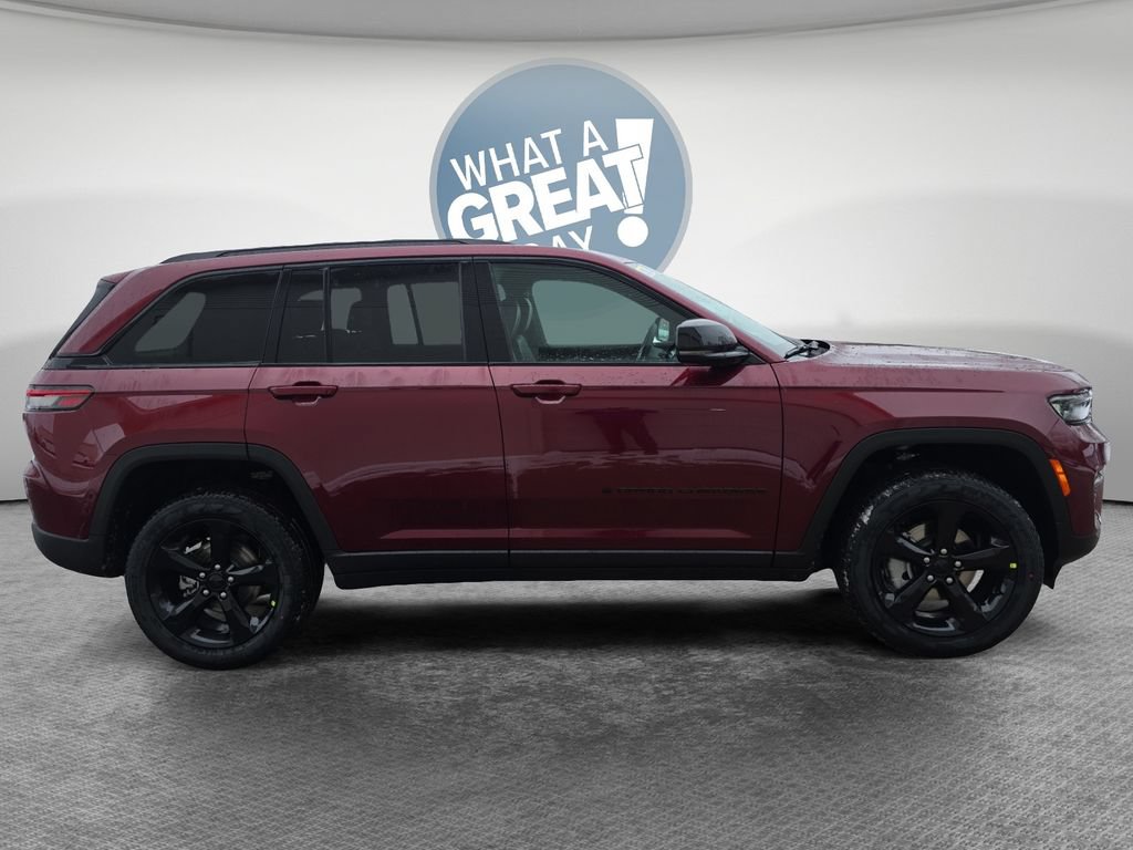 New 2025 Jeep Grand Cherokee Limited w/ Black Appearance Package AWD/4WD image 2