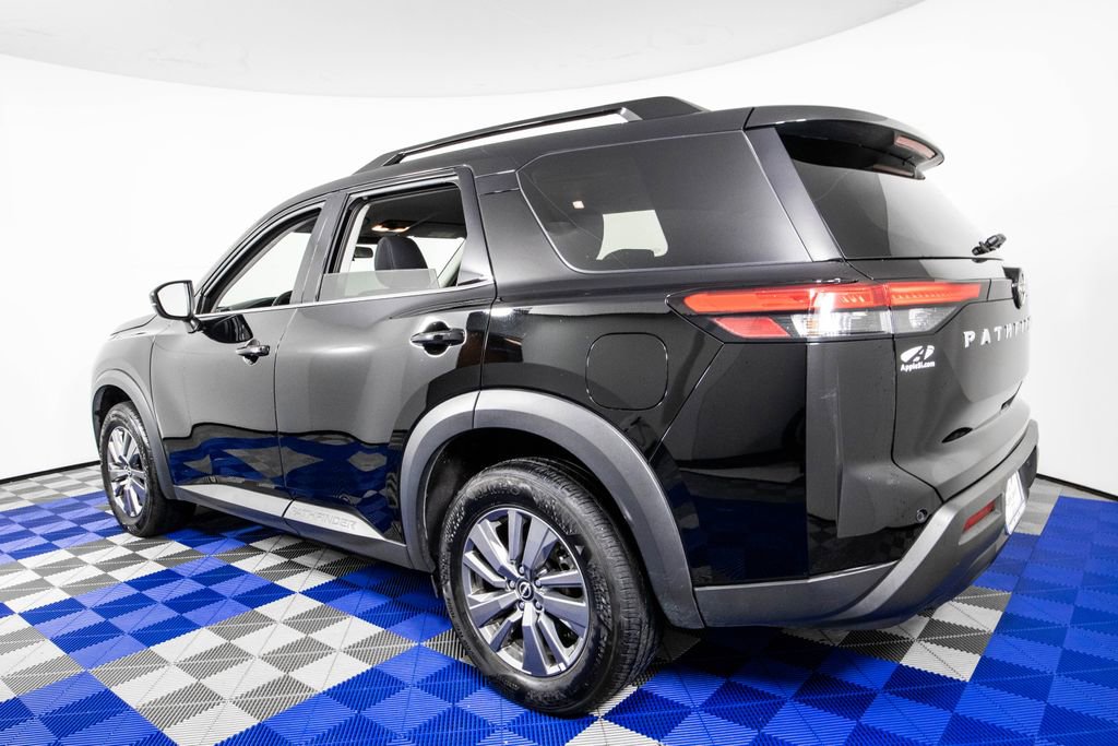 Used 2025 Nissan Pathfinder SV FWD image 6