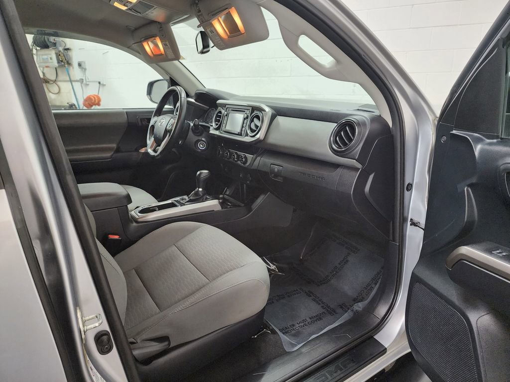 Used 2017 Toyota Tacoma SR5 w/ Tow Package AWD/4WD image 31