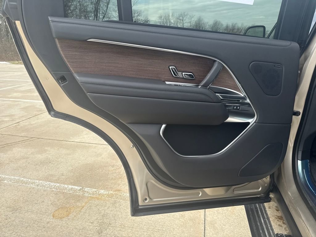 New 2026 Land Rover Range Rover Long Wheelbase SE image 13