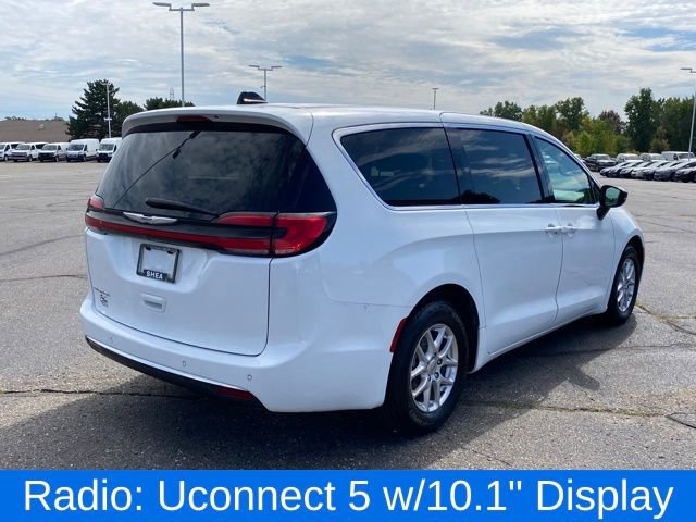 Used 2024 Chrysler Pacifica Touring-L image 3