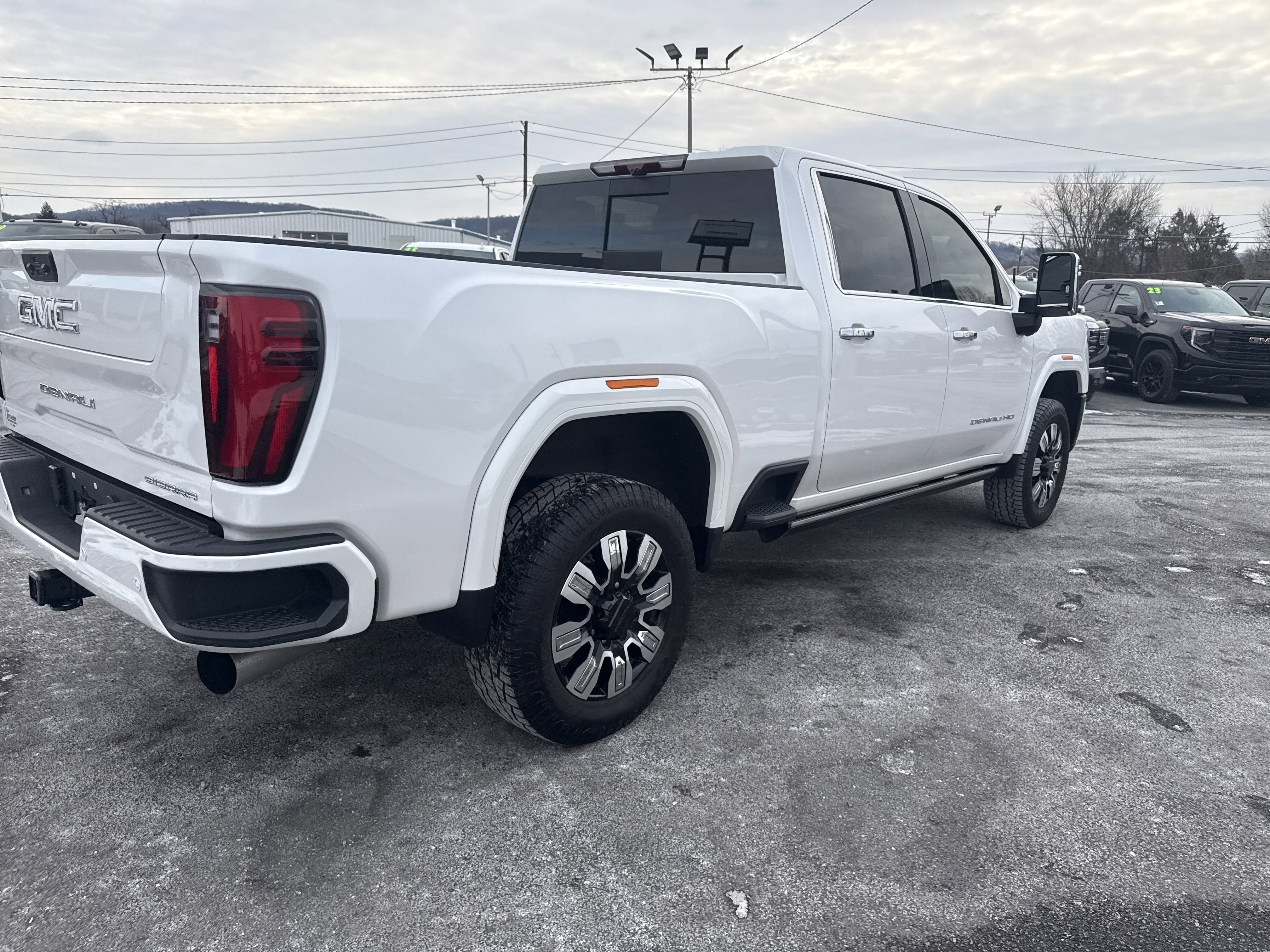 Used 2024 GMC Sierra 2500 Denali w/ Denali Reserve Package image 3