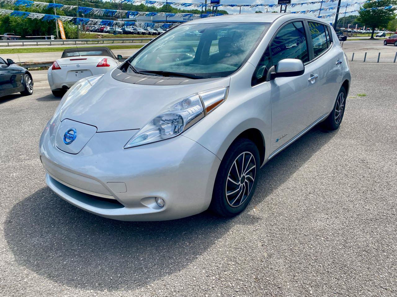 Used 2015 Nissan Leaf S w/ Charge Package FWD image 2