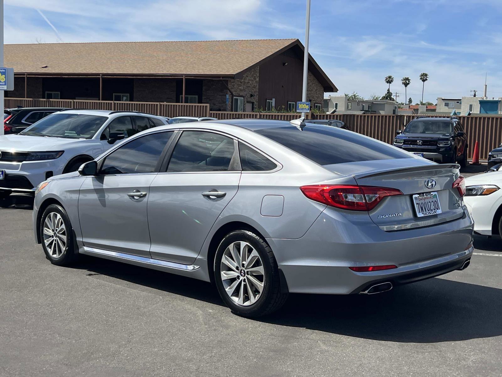 Used 2017 Hyundai Sonata Sport image 3