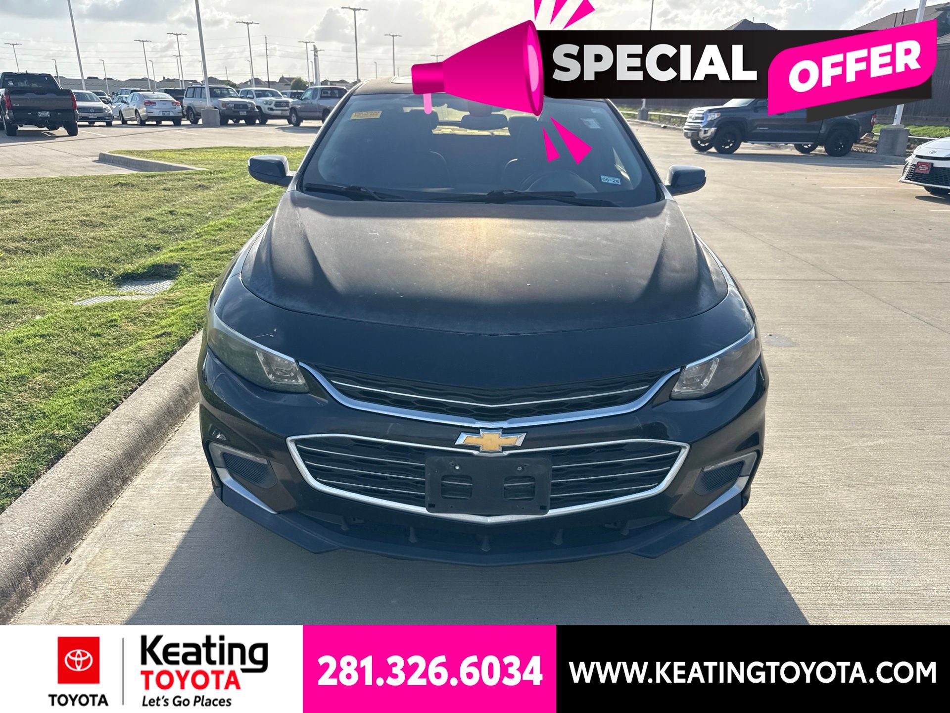 Used 2017 Chevrolet Malibu LT w/ Leather Package FWD image 2