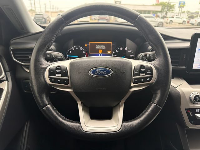 Used 2021 Ford Explorer XLT w/ Equipment Group 202A AWD/4WD image 17